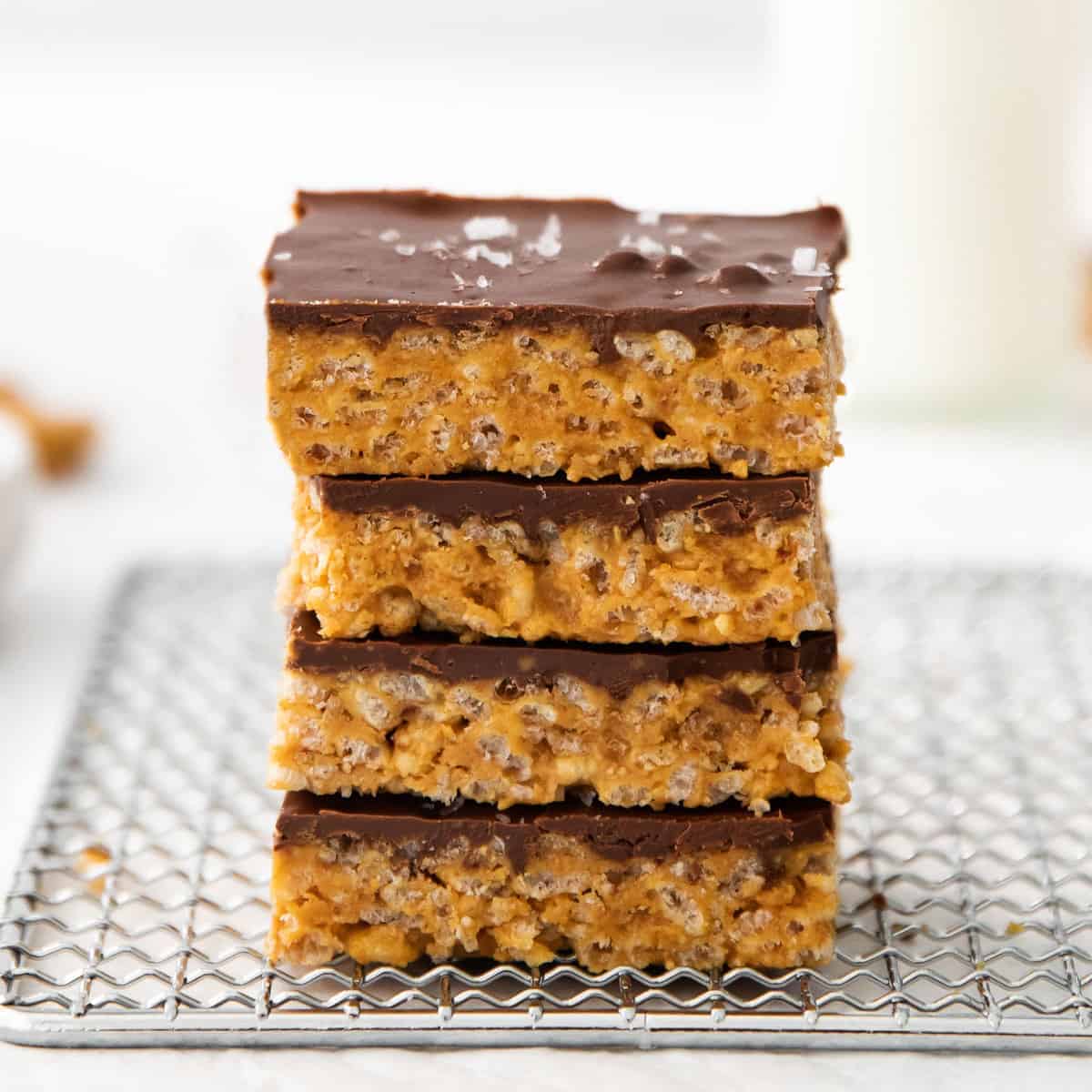 Delicious No-Bake Scotcheroos: Gluten-Free & Vegan Options